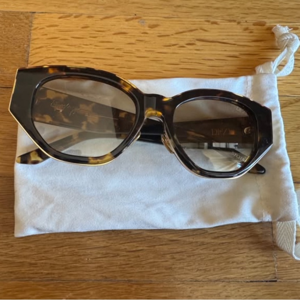 Dezi Charge It Tortoise Shell Sunglasses - Picture 3 of 5